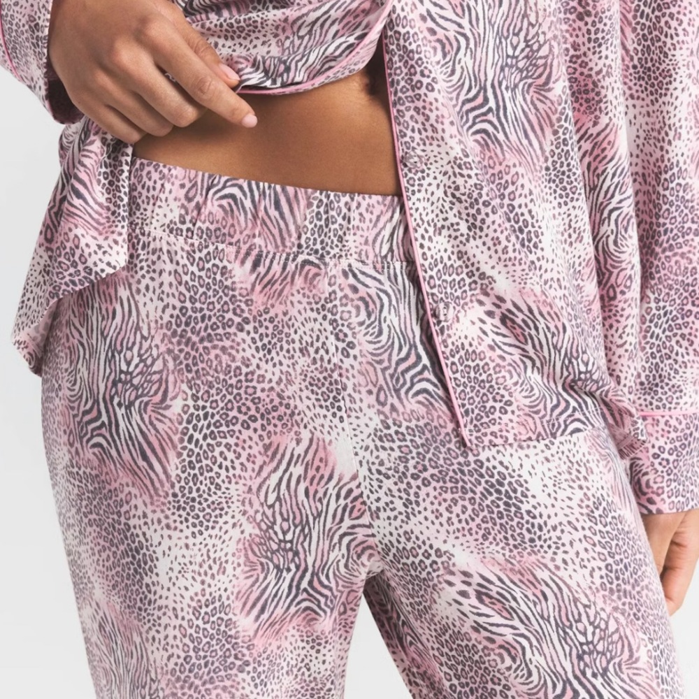SKIMS Pajama Long Sleeve Button Up Set - Picture 5 of 8